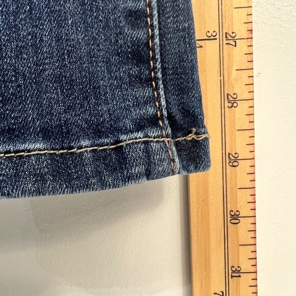 Levi's MID-RISE SKINNY WOMENS, MED WASH JEANS, SIZE 30 IN WAIST, 29 IN INSEAM - Picture 12 of 13